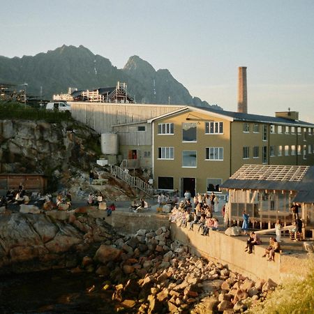 Hotel Trevarefabrikken Henningsvaer Exterior foto