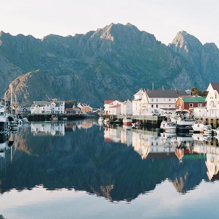 Hotel Trevarefabrikken Henningsvaer Exterior foto