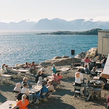 Hotel Trevarefabrikken Henningsvaer Exterior foto