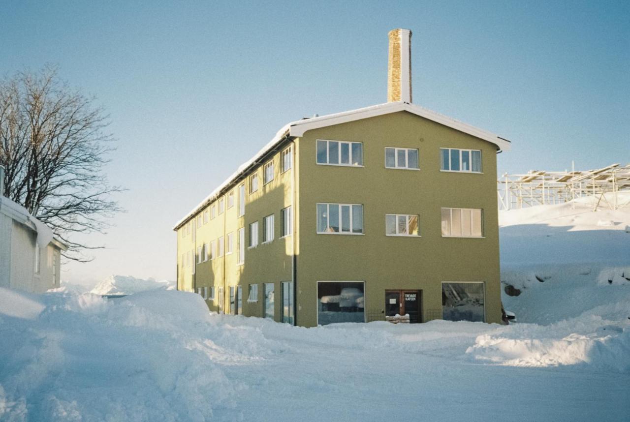 Hotel Trevarefabrikken Henningsvaer Exterior foto