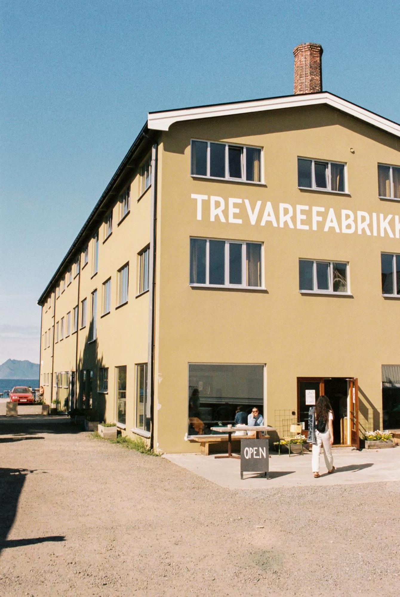 Hotel Trevarefabrikken Henningsvaer Exterior foto