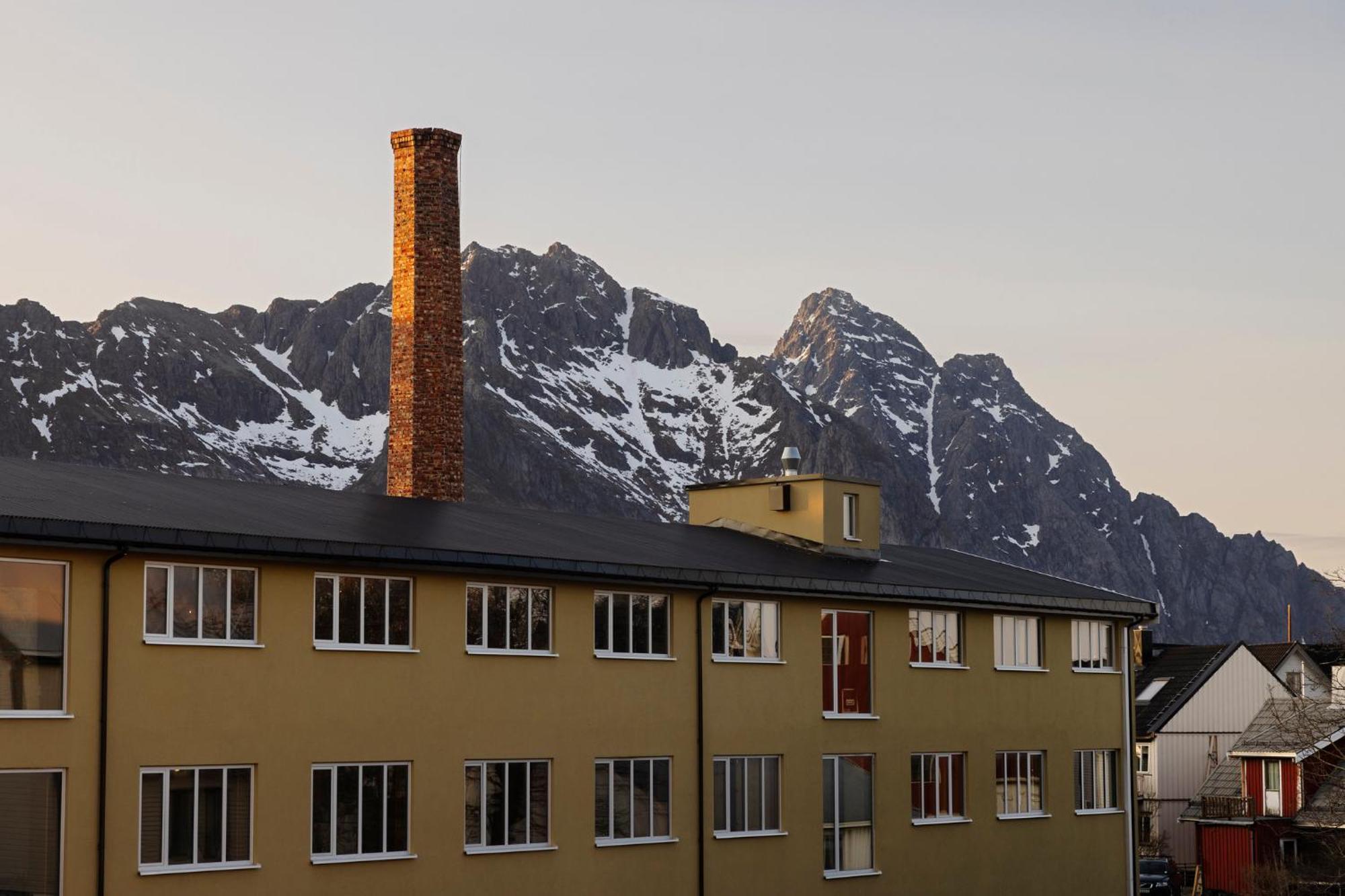 Hotel Trevarefabrikken Henningsvaer Exterior foto