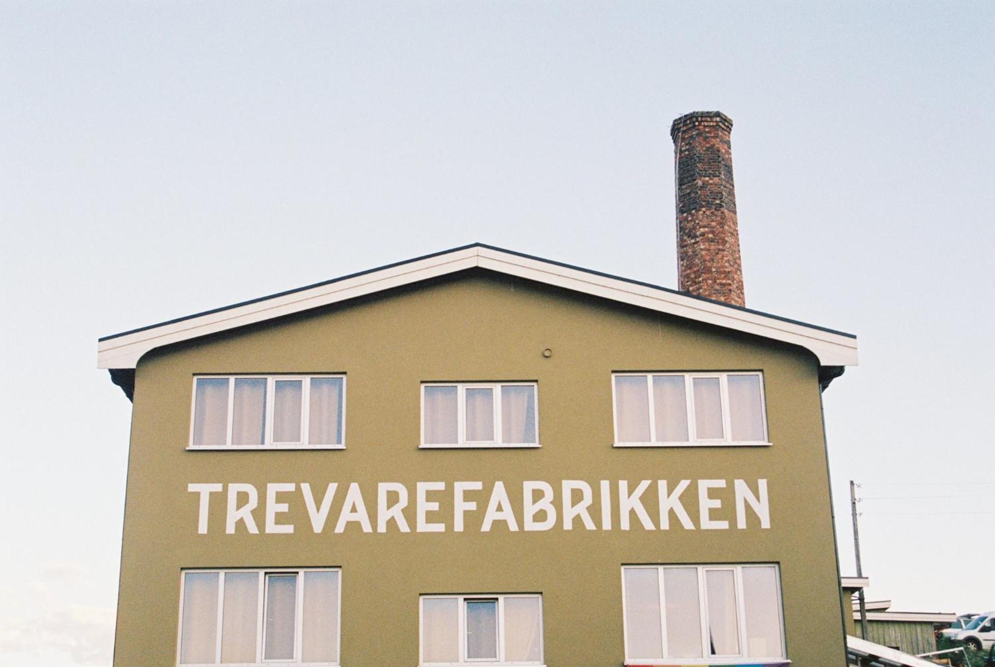 Hotel Trevarefabrikken Henningsvaer Exterior foto