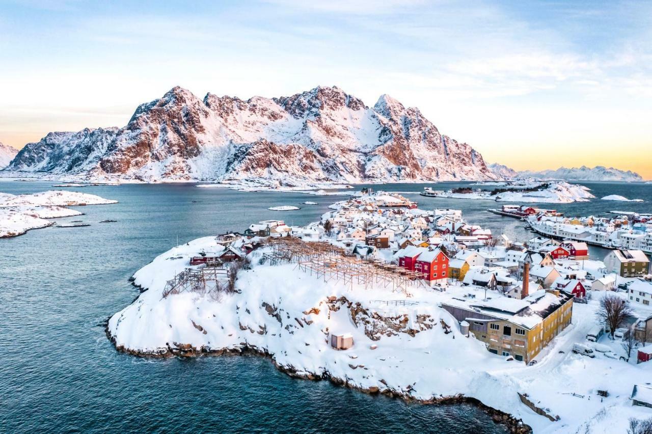 Hotel Trevarefabrikken Henningsvaer Exterior foto